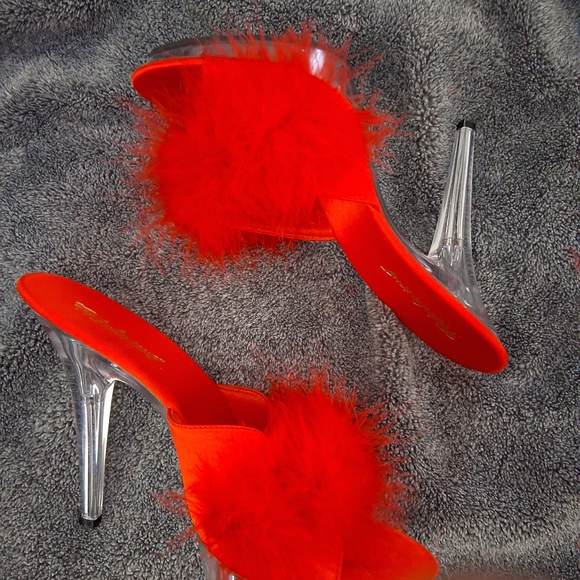 Chic Red Feathered Heels - Picture 5 of 6